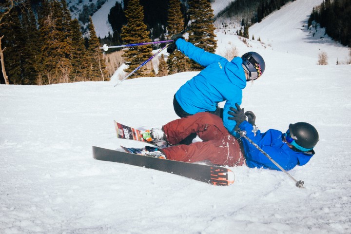 Two skiers colliding on the mountain