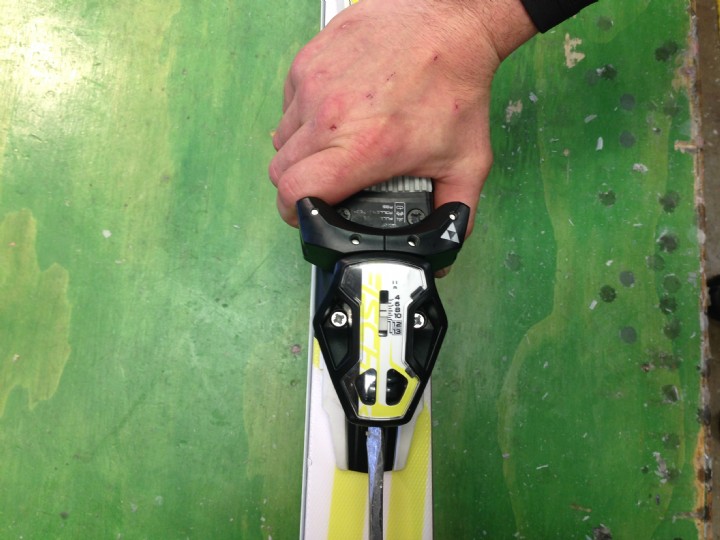 Turning down ski binding DIN