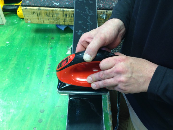 Ideal iron speed during ski waxing