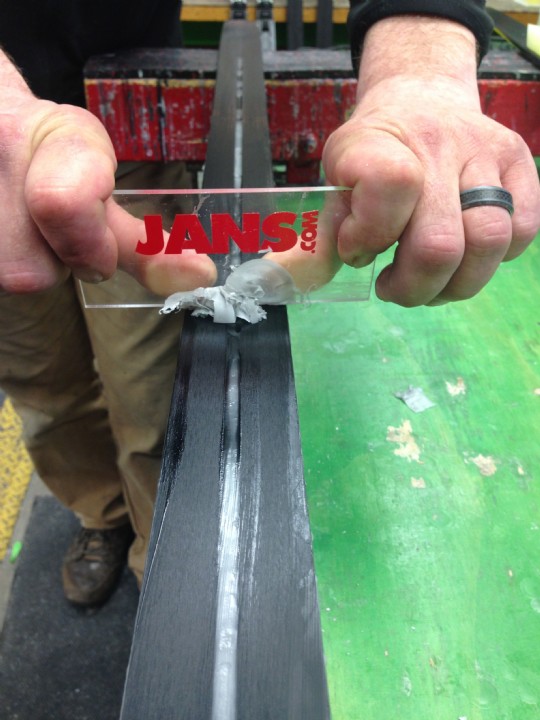 Hot scraping Nordic skis