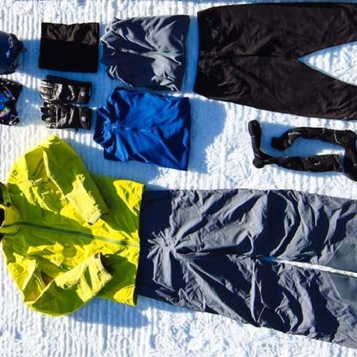 alt="How to Stay Warm While Skiing"