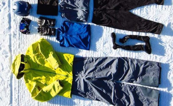 alt="How to Stay Warm While Skiing"