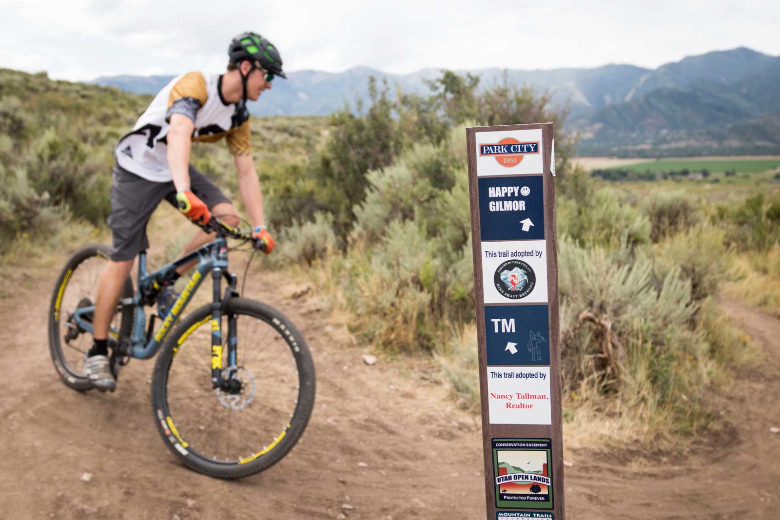 A mountain biker at the intersection of the TM and Happy Gilmore trails in Park City, UT
