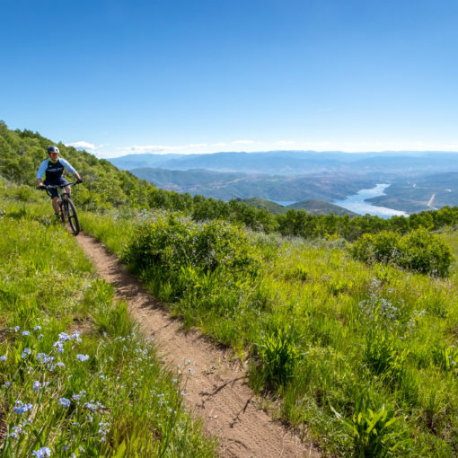 Jans expert Mike Caldwell riding the Bow Hunter trail.